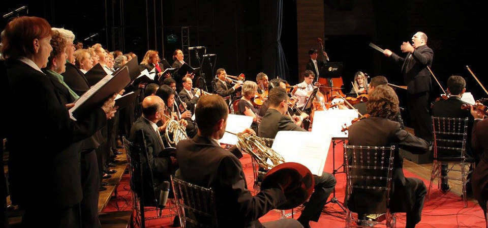 Orquestra Opus recebe os corais da Ansef PF/MG e Luís de Camões para repertório de clássicos dedicados ao Natal