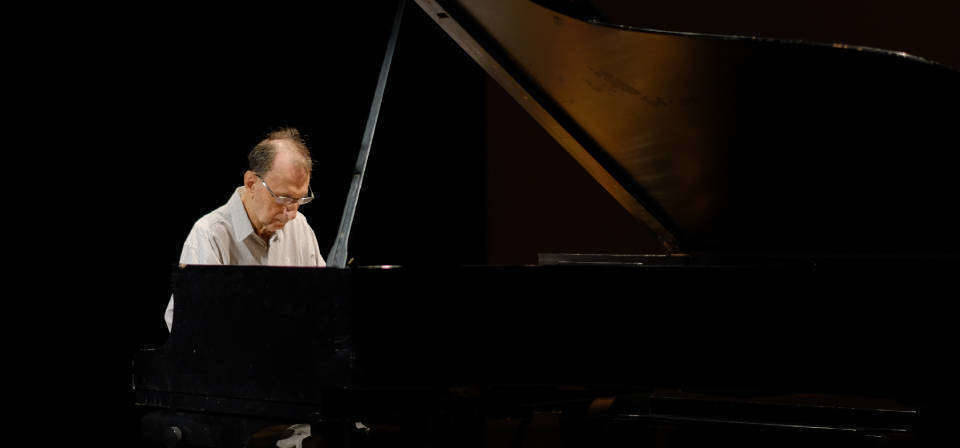 Um dos grandes pianistas do Brasil, Eduardo Hazan representa pioneiros da Fundação de Educação Artística