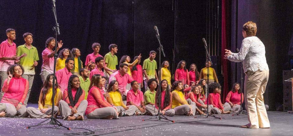 Coral Juvenil e Jovem Sesc recebe outros quatro coros para celebrar a pluralidade nas apresentações de cantores e cantoras