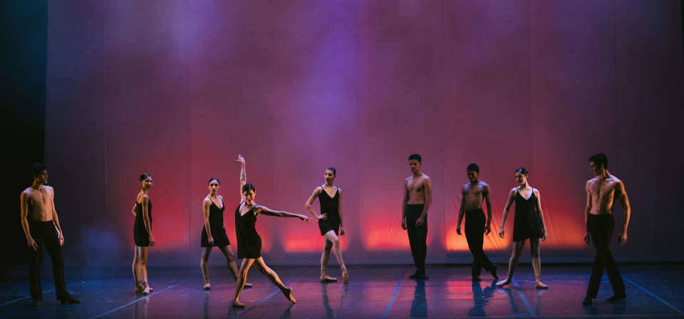 'Trilogía' compila três coreografias do brasileiro Ricardo Amarante, divididas entre clássico e neoclássico 