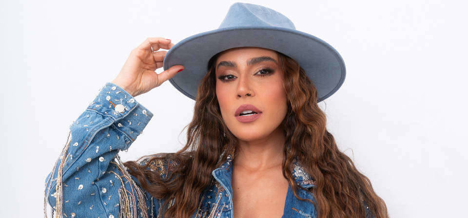 Cantora da regravação de 'Escrito Nas Estrelas' apresenta versões para outros hits em festa inédita na capital mineira