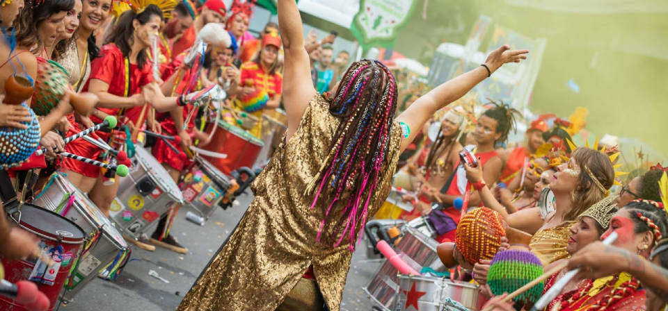 Um dos blocos mais tradicionais de BH, o Brilha! divide espaço com o recém-chegado Tropicalize em festa no Ipiranga 
