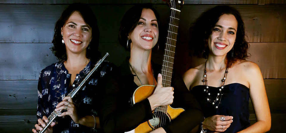 As irmãs Lúcia, Flávia e Marina Ferraz convidam violonista renomado para revisita às composições do Poetinha