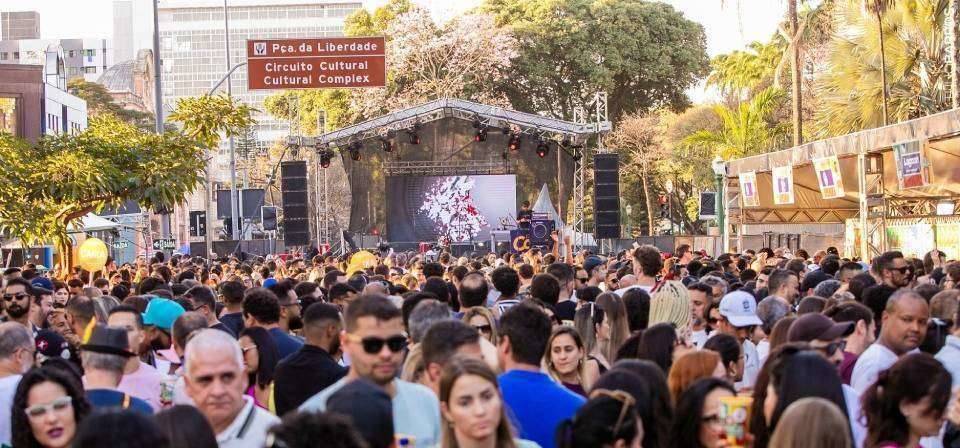 Shows de Manitu, Jazzô e Harley Queen integram programação gratuita do evento na Praça Mendes Júnior, ao lado do Palácio da Liberdade