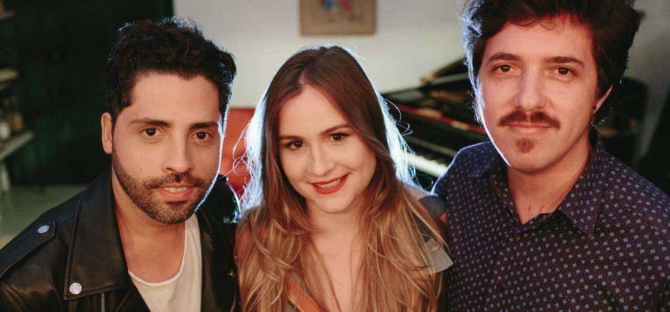 Trio Cobra Coral, formado por Kadu Viana, Mariana Nunes e Pedro Morais, apresenta repertório de clássicos da MPB 