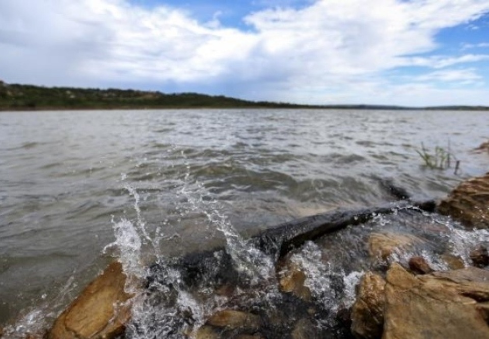 Main rio de agua arquivo ag%c3%aancia brasiljpg