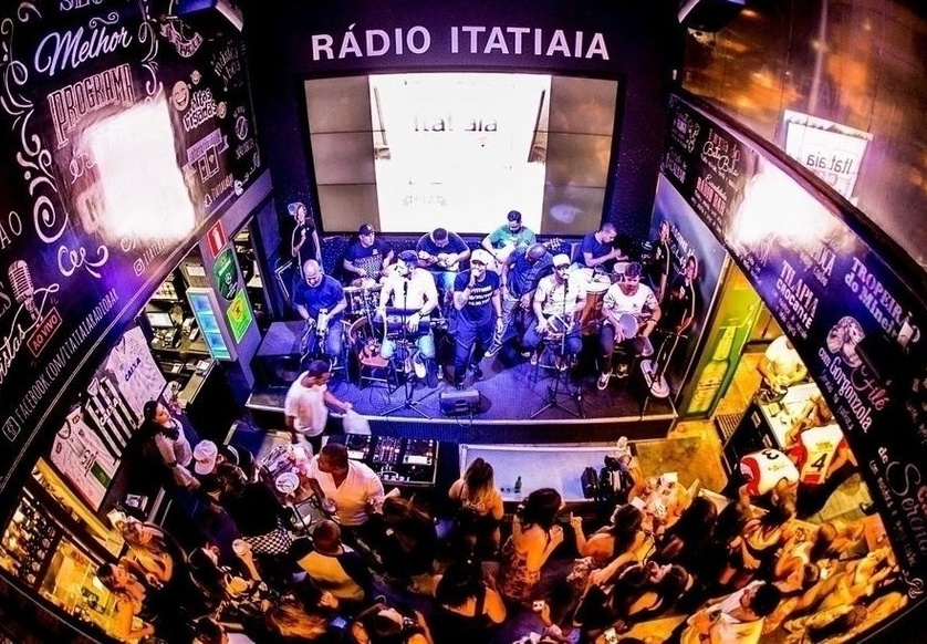 Prefeitura de BH proíbe música ao vivo e transmissão de jogos em bares e  restaurantes - SINDIHBARES
