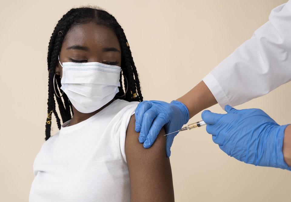 Main woman getting vaccine