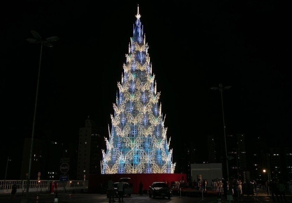 Maior árvore de Natal de BH pode ser vista de vários pontos da cidade |  Notícias Sou BH