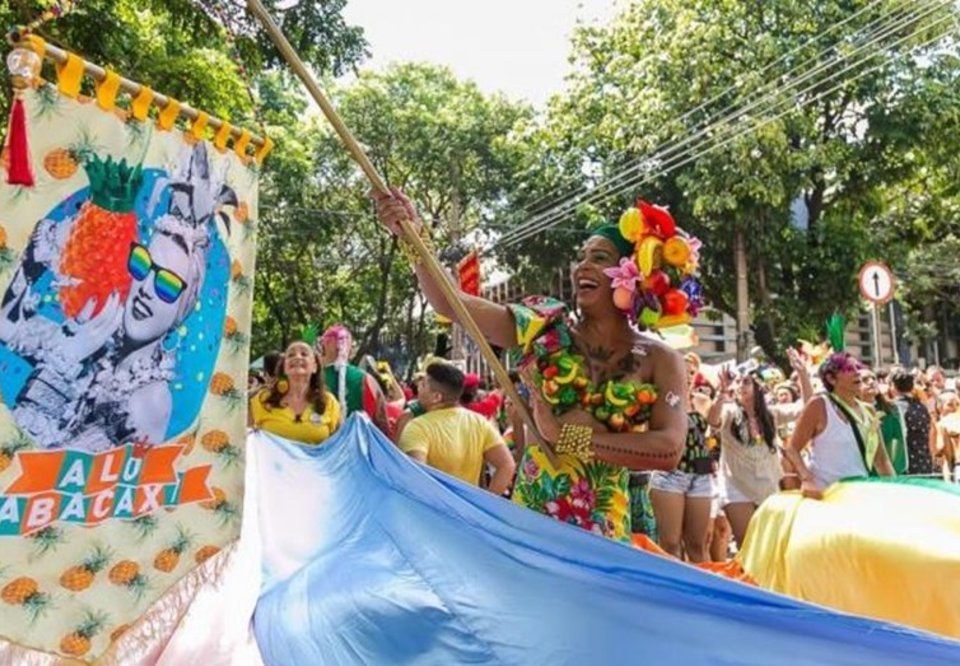 Main corte novo carnaval 2018 alo abacaxi julia lanari