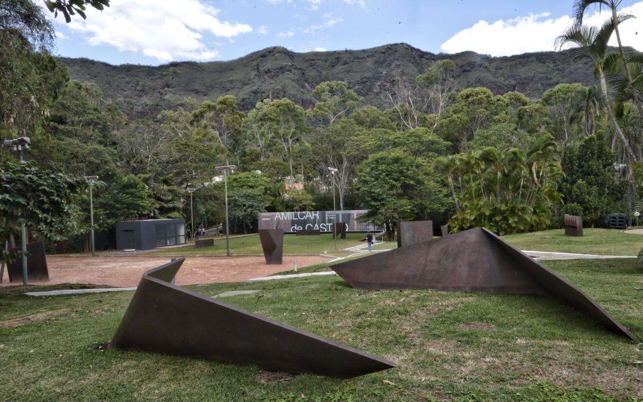 Exposição de Amilcar de Castro, no Parque do Palácio