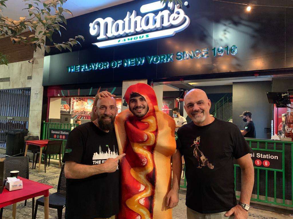 Hot dog americano chega ao Shopping Vitória - Espaço Gourmet