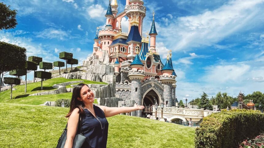 Conheça a brasileira que já visitou todos os parques da Disney