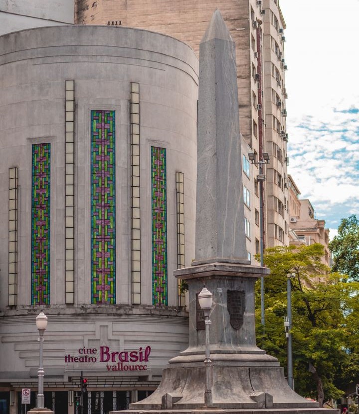 Praça Sete, no Centro de BH, é cenário de fotografia artística