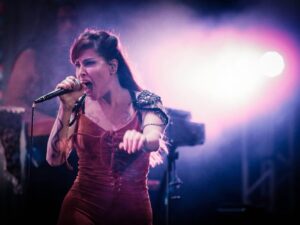 Pitty faz show em Belo Horizonte e promete noite de rock e nostalgia