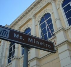 Placa com nome do museu mineiro