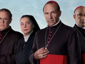 Quatro personagens do filme 'Conclave'