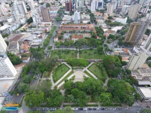 Praça Floriano Peixoto em foto panorâmica