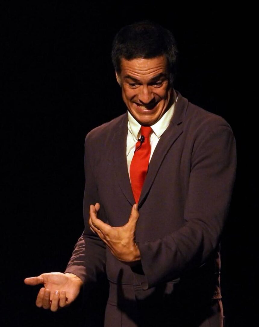 Mateus Solano em monólogo 'O Figurante'