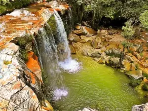 Trilhas, esportes radicais e paisagens exuberantes marcam experiências únicas em parques e cidades históricas da região