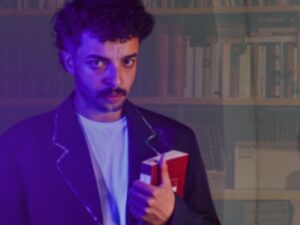 Um monólogo provocativo entre fobias, palavras e desejos incomuns