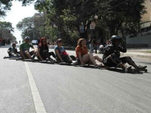 Corrida de carrinho de rolimã