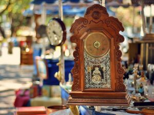 Feira Tom Jobim ocorre sob sombra de gameleiras na Avenida Carandaí, aos sábados
