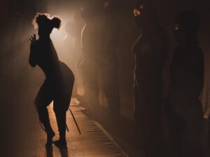 Montagem propõe releituras coreográficas com sonoridades das culturas afro-brasileiras ao funk contemporâneo