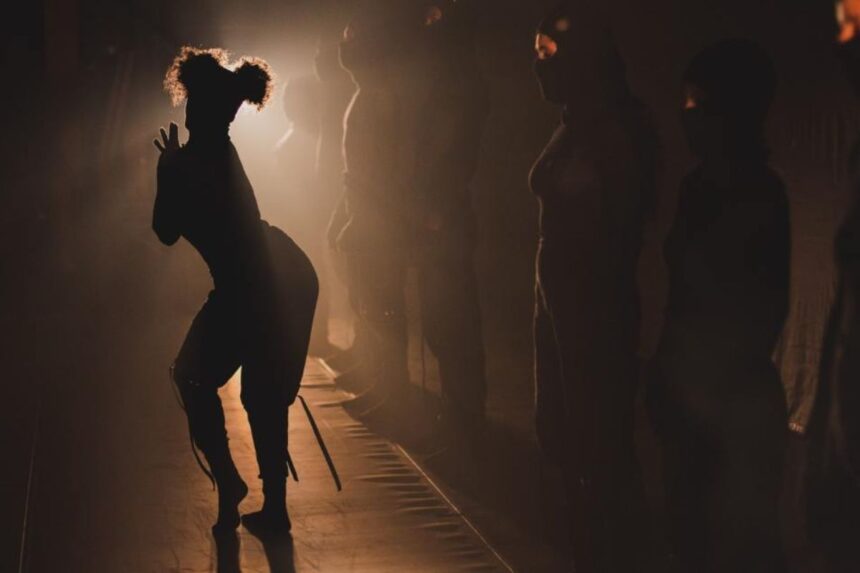 Montagem propõe releituras coreográficas com sonoridades das culturas afro-brasileiras ao funk contemporâneo