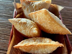 Mercado de Origem recebe o Festival do Pastel com combinações clássicas e criativas