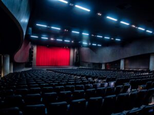 Imagem mostra teatro.