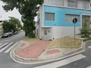 A famosa esquina que inspirou o nome do grupo está localizada no bairro Santa Tereza, no encontro das ruas Divinópolis e Paraisópolis