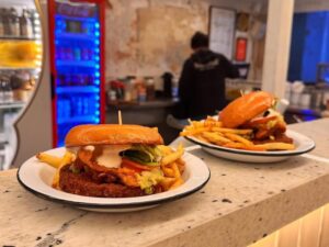 Sanduíches veganos têm feito sucesso em BH