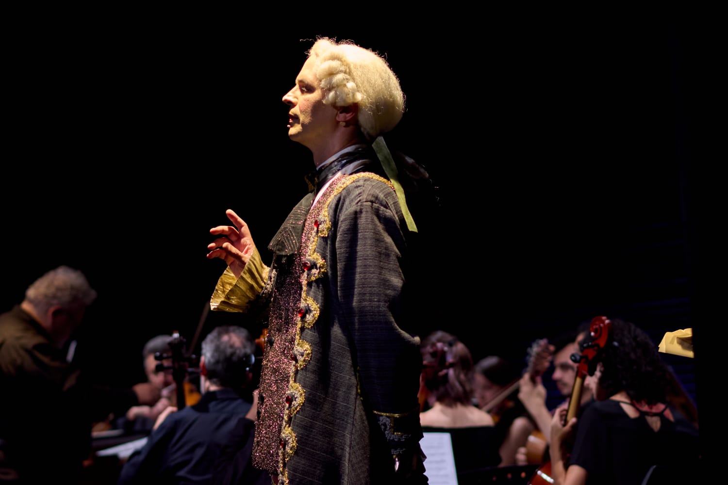 Orquestra 415 recria em BH o encontro entre arte e poder