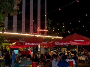 Bar Quermesse atualizou o ambiente e o cardápio, mantendo a tradição de boteco na Praça Tiradentes