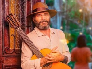 Almir transforma o palco em uma roda de prosa, onde histórias, causos e memórias se misturam às melodias da viola