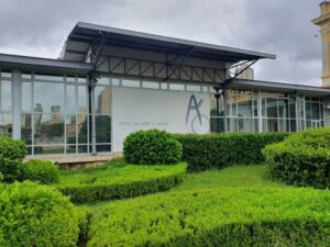 Peças de cerâmica, bordados e marcenaria ocupam o prédio histórico do Museu de Artes e Ofícios durante a Feira da Estação