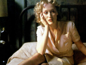 Em "A Escolha de Sofia", Meryl Streep interpreta uma mulher que é presa em um campo de concentração e forçada por um soldado nazista a fazer a escolha mais difícil de sua vida; filme será exibido nos dias 3, 11 e 14/10