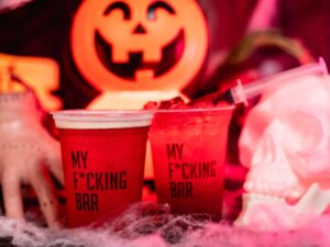 Baladas, shows de rock, drinks temáticos e festas à fantasia prometem agitar o Halloween em Belo Horizonte