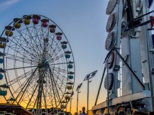 Imagem mostra pôr-do-sol no Parque Guanabara.