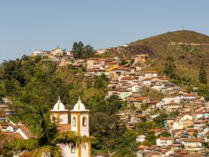 Verão em Minas Gerais: cachoeiras, cultura e cidades históricas para aproveitar entre dezembro e janeiro