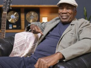 Milton Nascimento é homenageado com o título de Doutor Honoris Causa pela Fiocruz, em reconhecimento à relevância cultural