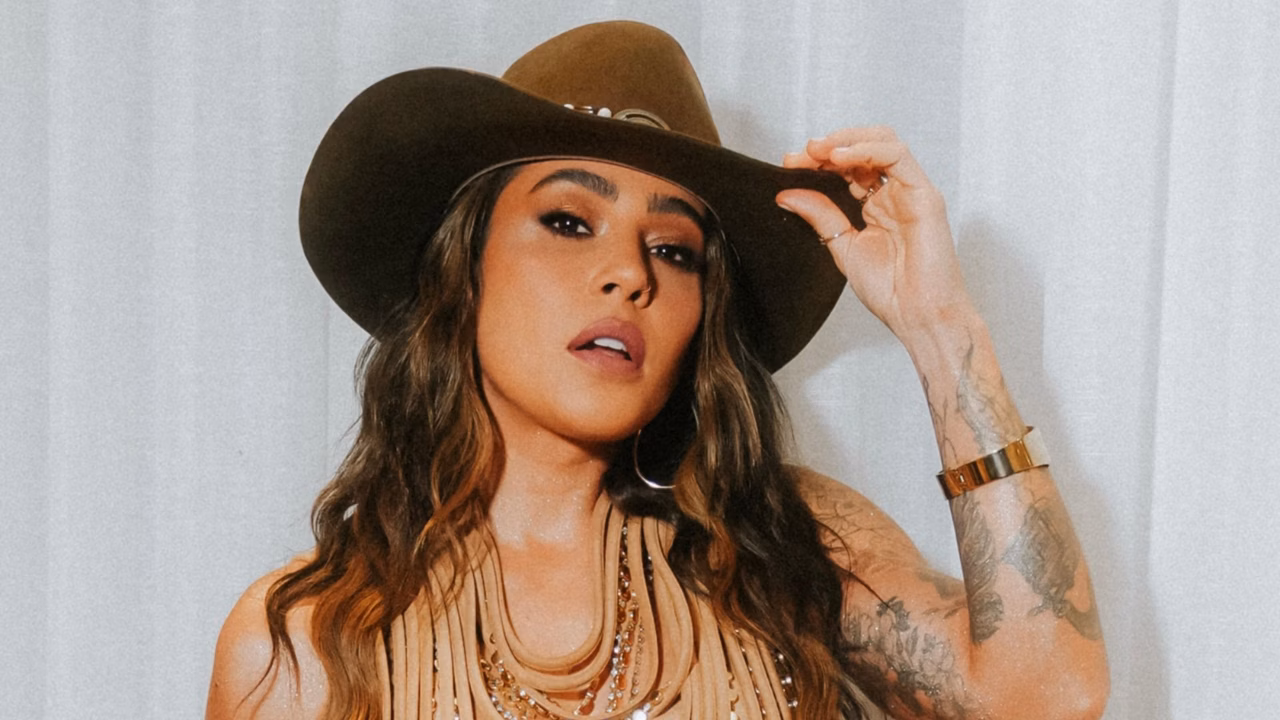 Parada rápida de Lauana Prado em bar de BH vira encontro com fãs