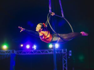 Asarraiz propõe uma reflexão poética sobre corpo, pertencimento e ancestralidade