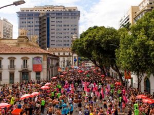 Babado Novo comanda o trio elétrico e marca o retorno do Bloco Chá da Alice ao pré-Carnaval de Belo Horizonte após três anos fora da programação