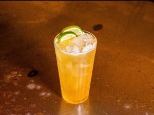 Drinks sem álcool ganham destaque em bares de Belo Horizonte, com combinações criativas e refrescantes que acompanham a proposta do Janeiro seco