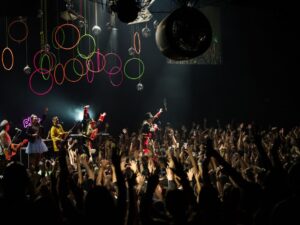 vento retrô estreia no Carnaval de BH com atrações icônicas, estrutura premium e um túnel do tempo musical no Mercado de Santa Tereza