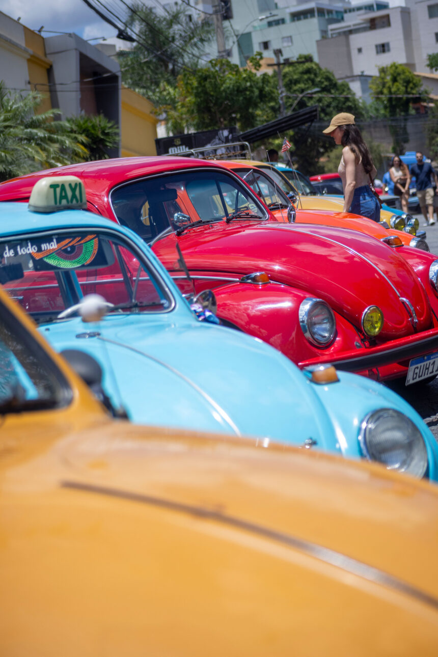 Evento reúne carros antigos e rock no bairro Castelo
