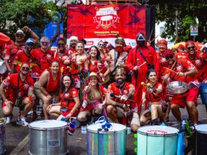 Tema “Sou do Mundo, Sou Minas Gerais” marca o cortejo do domingo de Carnaval