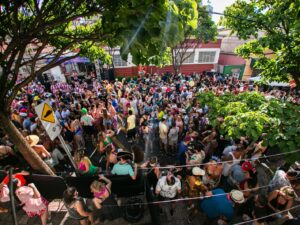 Público aproveita a programação de Carnaval em bares e espaços culturais, que antecipam a folia com música, encontros e eventos especiais